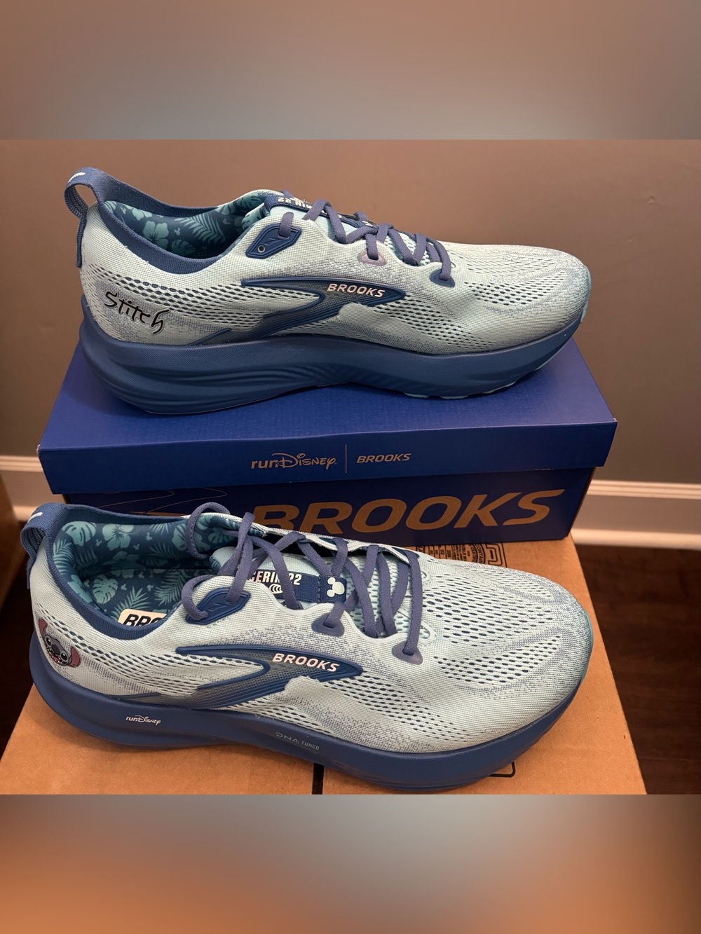 Brooks RunDisney Expo Exclusive Glycerin 22 Mens Stitch Size 13 Wide Brand New!